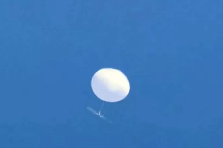 Obyek terbang yang diduga balon mata-mata China difoto di atas Taiwan.
