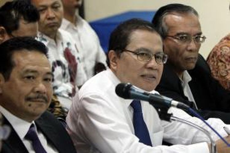 Menteri Koordinator Kemaritiman, Rizal Ramli (tengah).