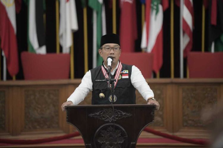 Gubernur Jawa Barat Ridwan Kamil saat berpidato dalam Rapat Kerja Nasional Badan Permusyawaratan Desa (BPD) di Gedung Merdeka, Kota Bandung, Jumat (26/11/2021).
