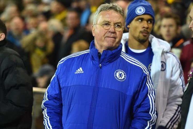 Manajer Chelsea, Guus Hiddink.
