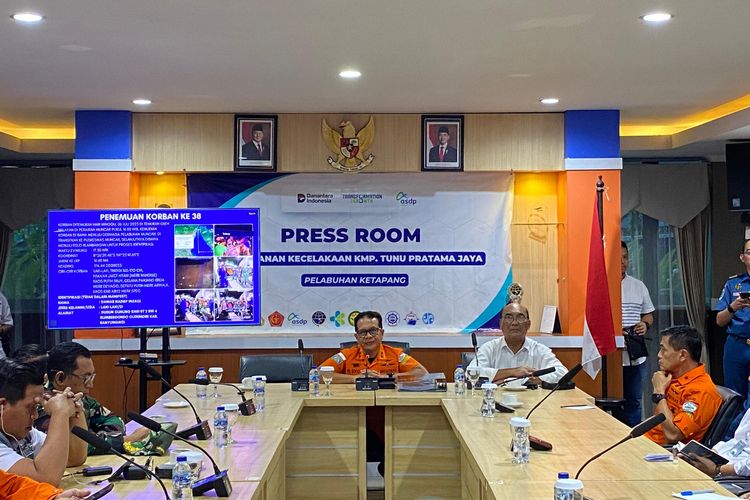 Tim SAR kini fokus melakukan pendeteksian objek bawah laut yang diduga kuat sebagai bangkai kapal. Operasi ini melibatkan KRI Fanildo 732 dan KRI Spica 934 yang dilengkapi dengan sonar, magnetometer, dan side scan sonar.