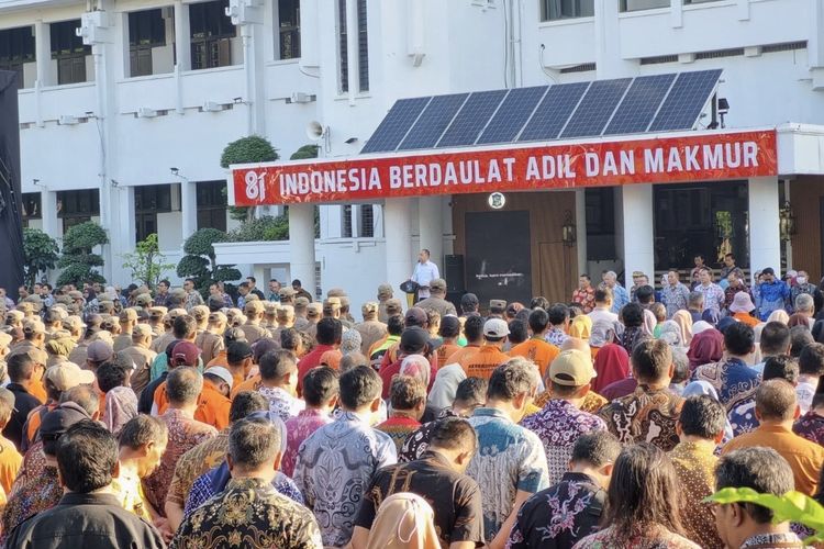 Eri Cahyadi Minta Camat dan Lurah Surabaya Buka Layanan Hotline untuk Memudahkan Warga Mengadu