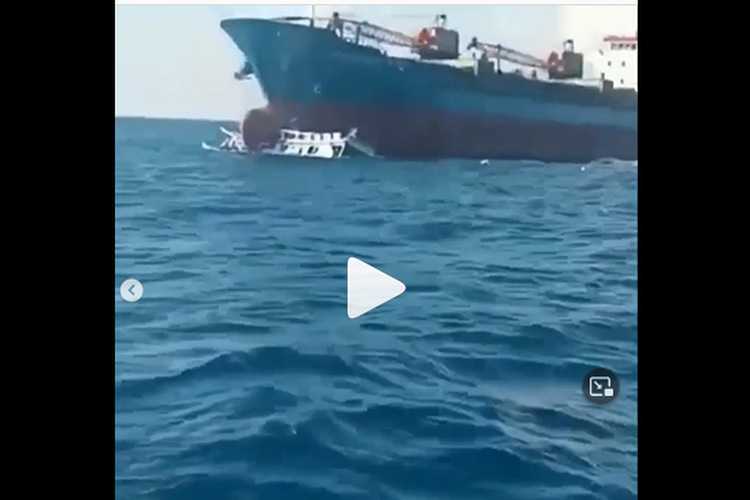 video viral kapal kargo tabrak kapal nelayan