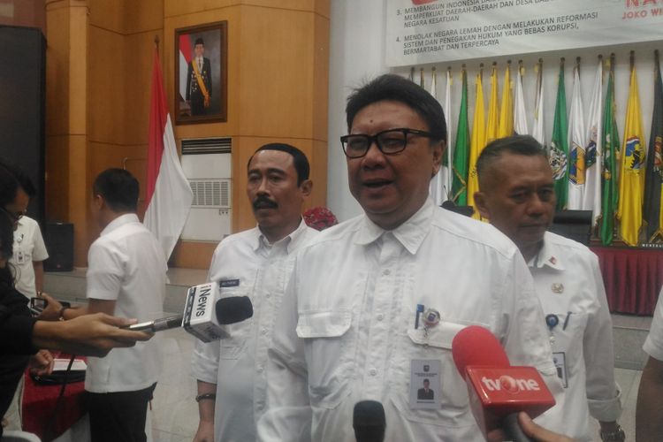 Menteri Dalam Negeri Tjahjo Kumolo usai memaparkan laporan akhir tahun 2018 di kantor Kemendagri, Jakarta, Rabu (26/12/2018). 