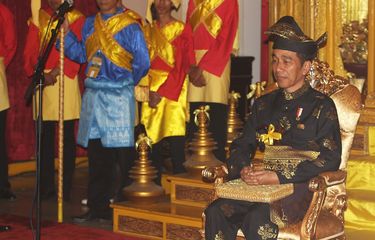 Jokowi Terima Gelar "Tuanku Seri Indra Utama Junjungan Negeri", Apa  Maknanya?