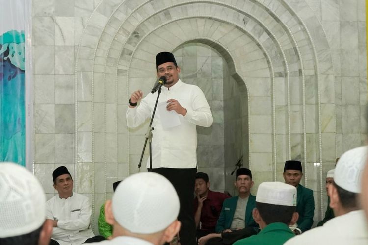 Wali Kota Medan Bobby Nasution menghadiri zikir dan tasyakuran Al Washliyah yang ke-92 di Masjid Jami' Gang Bengkok, Rabu (30/11/2022)