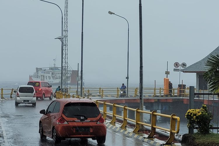 Kondisi cuaca buruk di Pelabuhan ASDP Ketapang Banyuwangi 