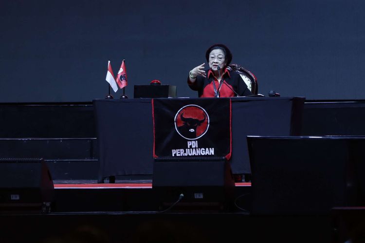 Ketua Umum Partai Demokrasi Indonesia Perjuangan (PDI P), Megawati Soekarnoputri memberikan pidato saat perayaan HUT ke-50 PDI P di JI Expo Kemayoran, Jakarta, Selasa (10/01/2023).