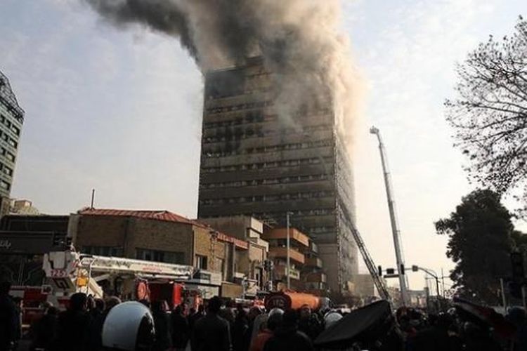 Gedung Plasco, adalah pencakar langit tertua di Iran, terbakar hingga ambruk pada Kamis (19/1/2017).