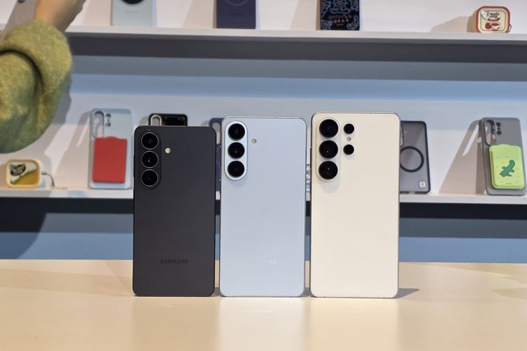 Samsung resmi meluncurkan ponsel flagship Galaxy S26 series secara global dalam acara Galaxy Unpacked yang digelar di Palace of Fine Arts, San Francisco, Amerika Serikat pada Rabu (25/2/2026) atau Kamis (26/2/2026) pukul 00.00 WIB.