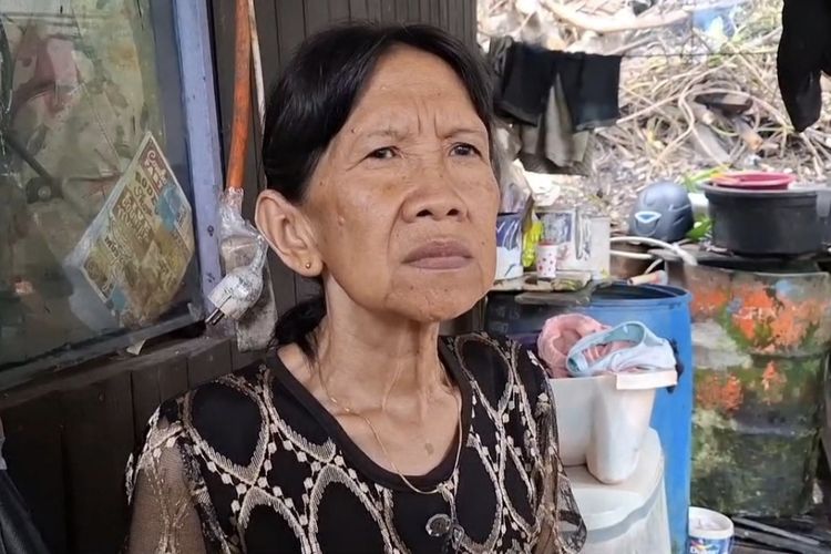 Rumah Nenek Nuryani di Samarinda Rusak Parah Tertimpa Dua Pohon