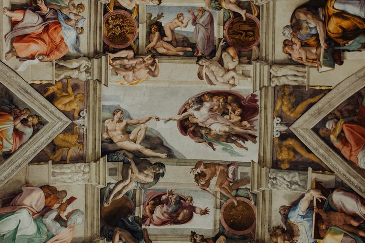Lukisan Penciptaan Adam (Creation of Adam) karya Michelangelo di langit-langit Kapel Sistina atau Sistine Chapel, Vatikan.