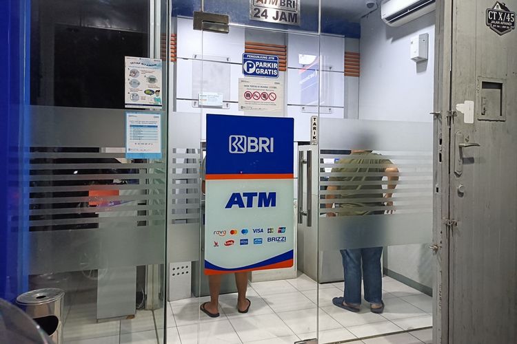Cara bayar paspor melalui ATM BRI dan aplikasi BRImo dengan mudah tanpa harus antre di bank.