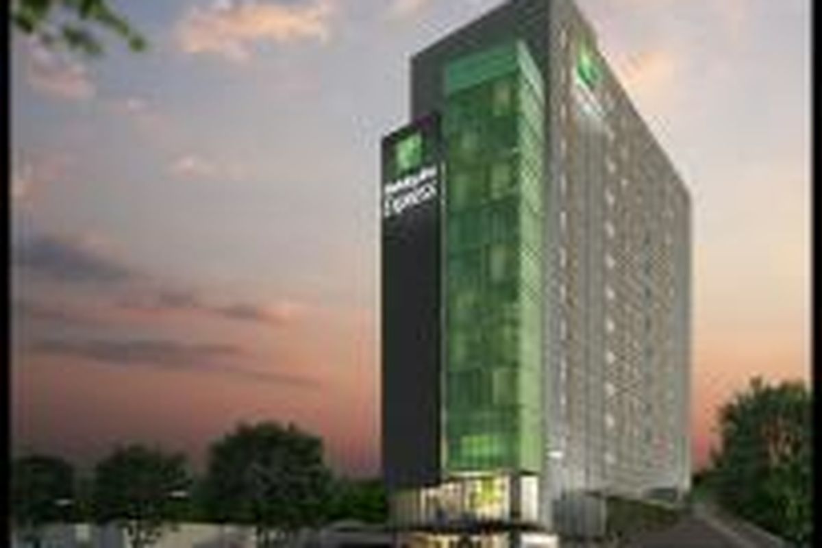 Holiday Inn Express Semarang Simpang Lima.