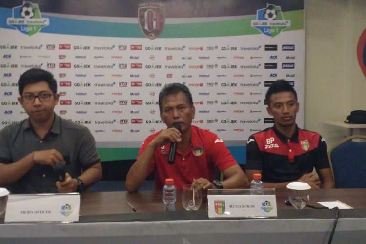 Pelatih Mitra Kukar Sukardi Kardo memberikan keterangan pers jelang pertandingan menghadapi Bali United