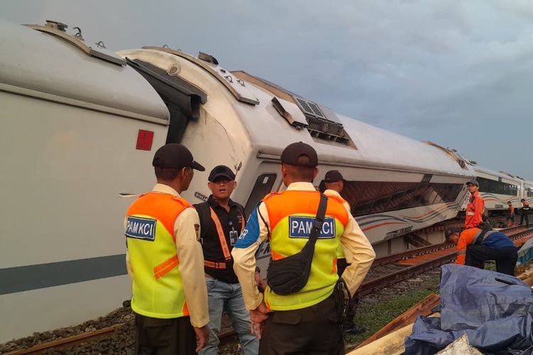 Penumpang Ceritakan Detik-detik Saat KA Purwojaya Anjlok: Tiba-tiba Ngerem Mendadak!