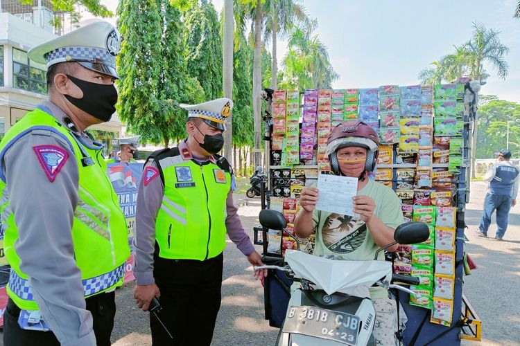 Polres Metro Tangerang Kota melaksanakan operasi bertajuk Zebra Jaya 2022 di tiga titik yaitu Daan Mogot, Jalan Sudirman dan Jalan MH Thamrin. Operasi zebra ini akan dilakukan dari tanggal 3-16 Oktober 2022, sejak pukul 08.00 WIB sampai 16.00 WIB.