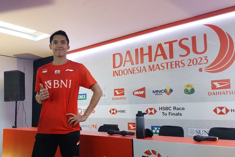 Pebulu tangkis Jonatan Christie dalam sesi konferensi pers usai mengalahkan Nguyen Nhat (Irlandia) pada babak 32 besar Indonesia Masters 2023 di Istora Senayan, Rabu (25/1/2023). 