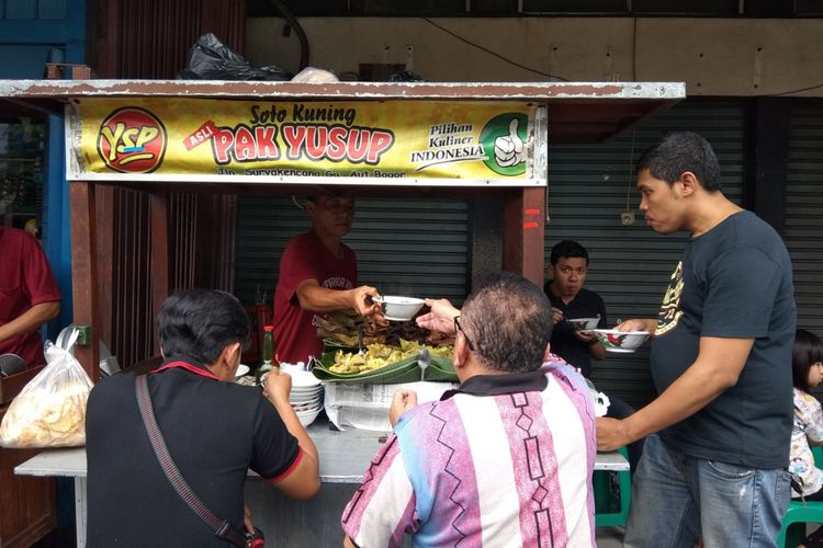 Soto kuning khas Bogor di Suryakencana, Bogor, Sabtu (3/2/2018).