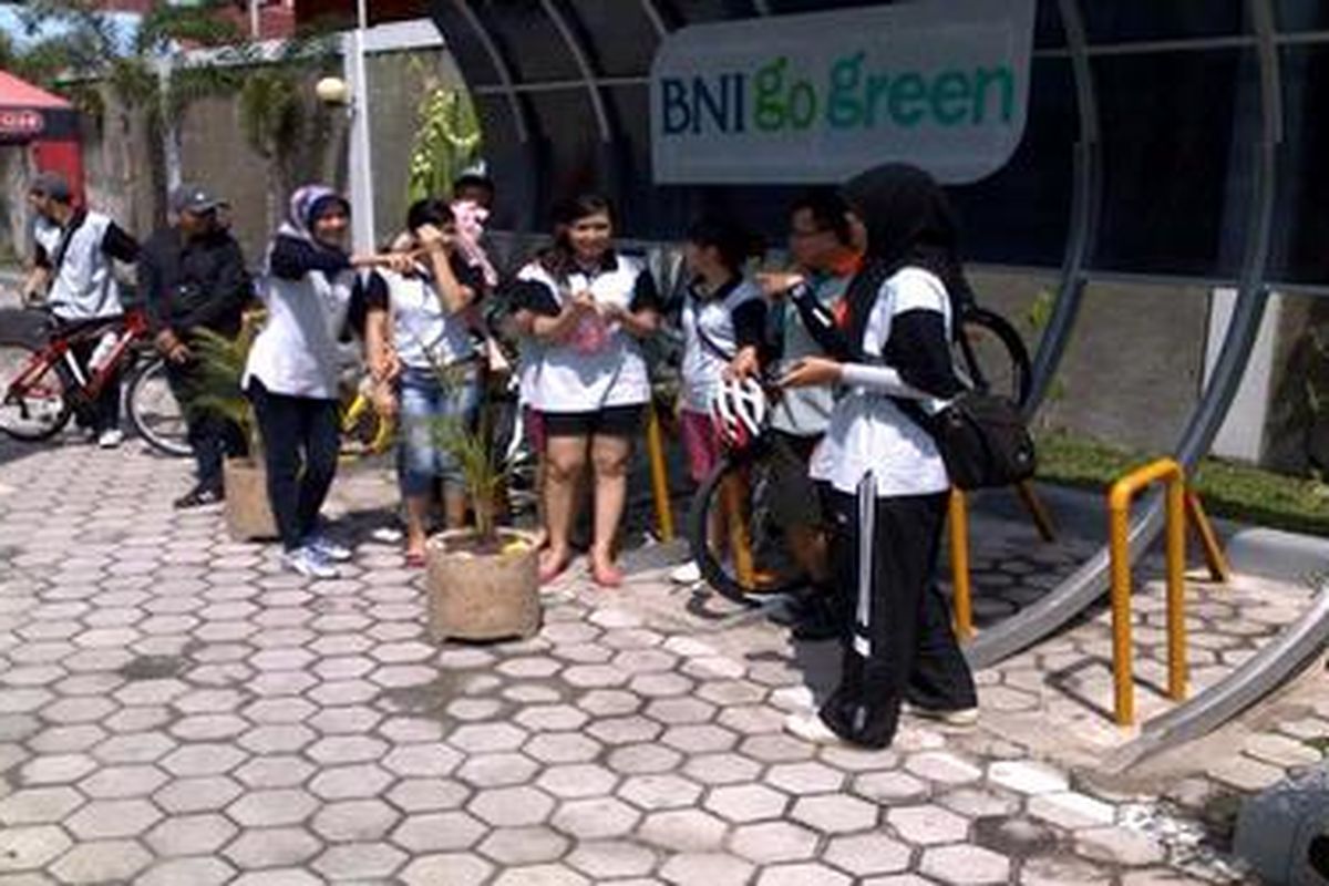 Parkir sepeda di Palangkaraya yang diresmikan Minggu pagi ini.