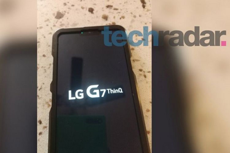 Bocoran foto LG G7 ThinQ. Tampak nama perangkat di layar bootscreen.