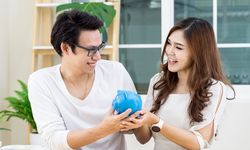Ingin Menabung Bersama Pacar, Simak Tips Berikut Ini