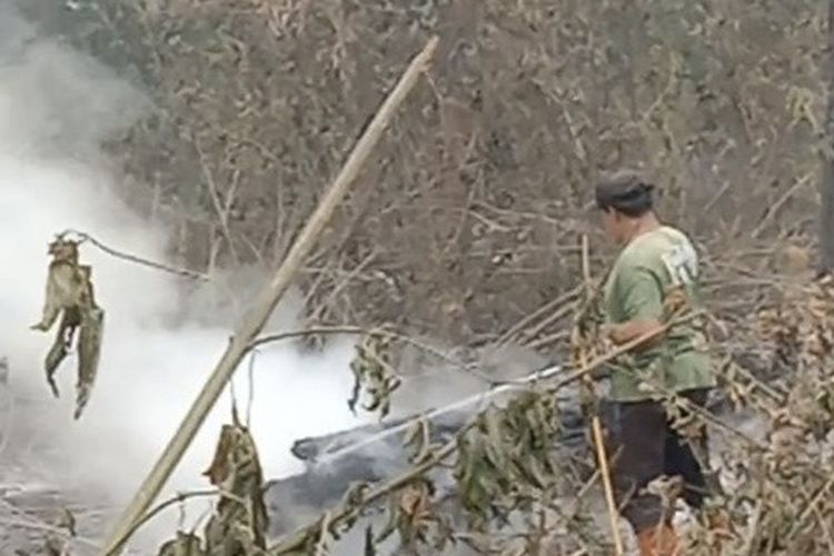 Gunung Buthak Kembali Terbakar, Petugas Lakukan Pembasahan