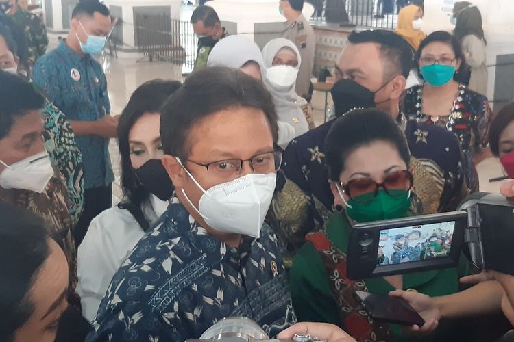 Menteri Kesehatan (Menkes) Budi Gunadi Sadikin meninjau vaksinasi di Pagelaran Keraton Solo, Jawa Tengah, Rabu (29/9/2021).