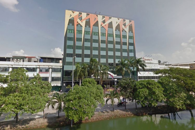Foto tampak depan Hotel Alexis yang ditampilkan oleh Google Street Maps.