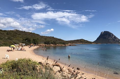 Puluhan Turis Pulau Sardinia Hadapi Denda Jutaan Rupiah karena Curi Pasir Pantai