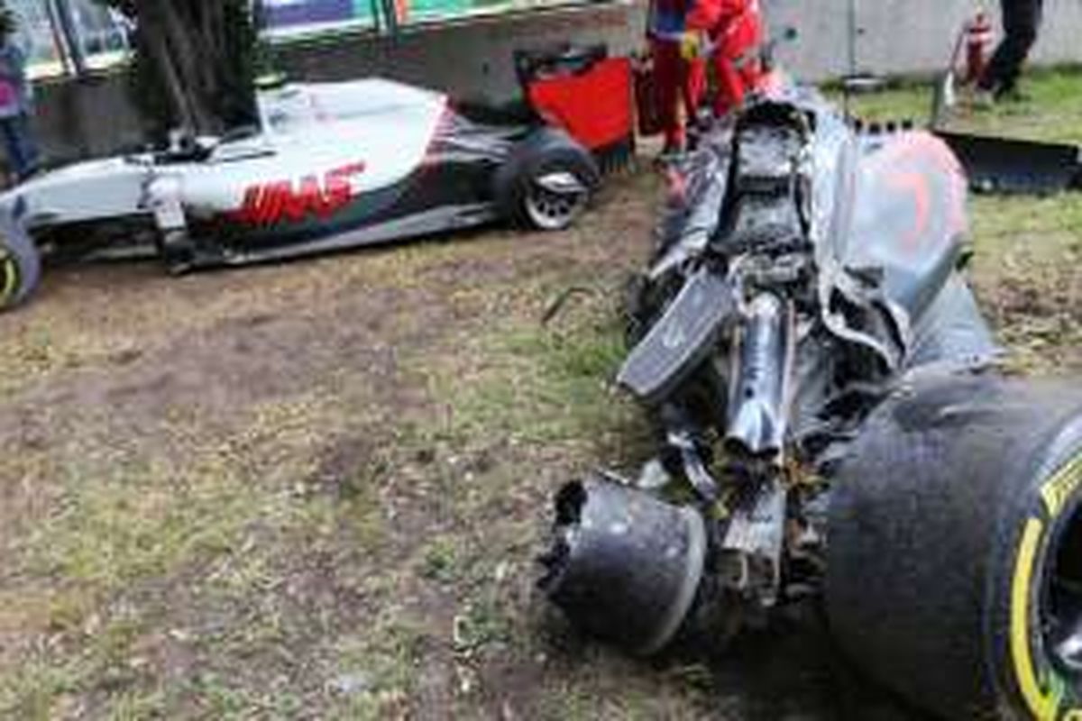 Kondisi Jet Darat Fernando Alonso usai kecelakaan saat melaju di lap ke-18 di Sirkuit Albert Park, Melbourne, Australia, Minggu (20/3/2016).