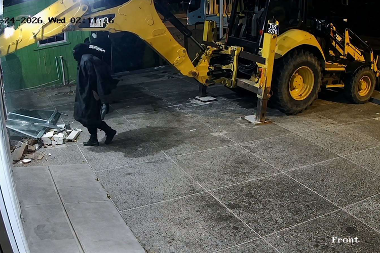 Mau Curi ATM Pakai Ekskavator, Aksi Perampok Ini Gagal dan Malah Jadi Meme