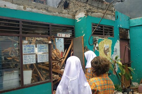 Atap Sekolah Ambruk, Murid SLB Bundaku Bekasi Mengungsi