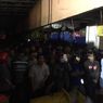 Berkerumun Tonton Kebakaran di Pasar Minggu, Warga Diminta Menjauh