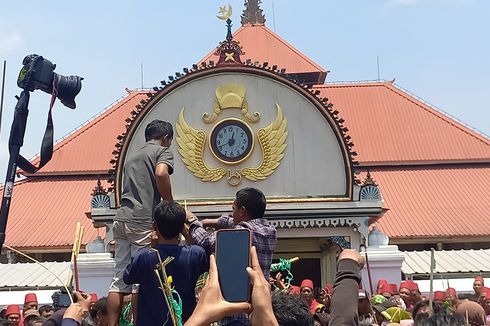 Berebut Berkah Raja Keraton Yogyakarta pada Grebeg Maulud