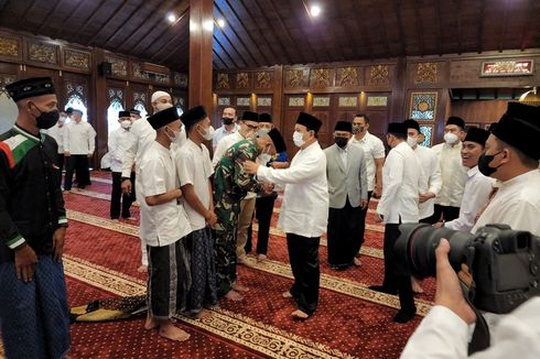 Prabowo Shalat Id Bersama Kader Gerindra di Hambalang