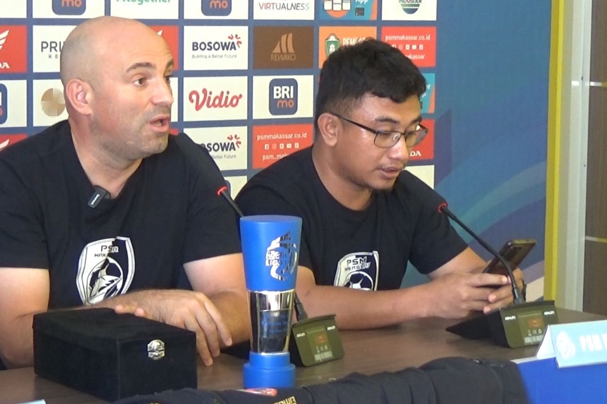 Tutupi Gaji Staf, Pelatih PSM Lelang Tropi Pelatih Terbaik dan Jersey