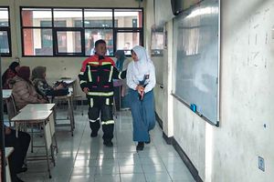 Cerita Roro, Siswi di Cimahi yang Pilih Panggil Damkar untuk Ambil Rapor Sekolah