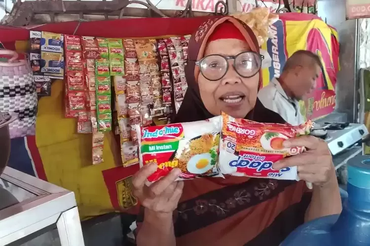Siasat Pedagang Warkop di Lumajang Hadapi Kenaikan Harga Kulakan: Naik Seribu Rupiah Saja