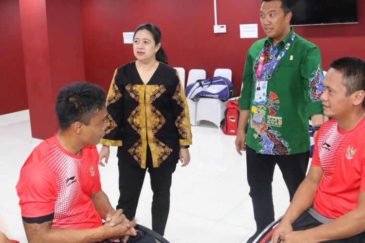 Menko PMK Puan Maharani usai menyaksikan langsung pertandingan babak penyisihan grup C badminton ganda putra Indonesia dan tunggal Lawn Bowl, Rabu (10/10/2018).