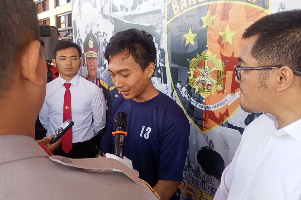 R (20) warga Kecamatan Cikancung, Kabupaten Bandung, Jawa Barat tersangka begal payudara wanita diamankan Jajaran Satuan Reserse Kriminal (Satreskrim) Polresta Bandung.