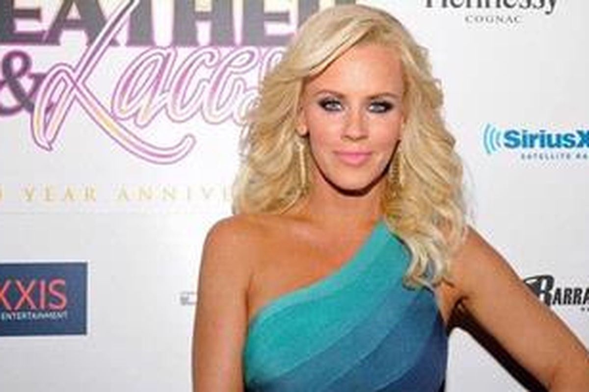Jenny McCarthy hadir pada Tenth Annual Leather & Laces Super Bowl Party, di  New Orleans, Louisiana (AS), 1 Februari 2013. 