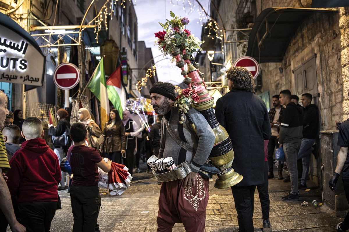 Ketika Pohon Natal di Betlehem Kembali Menyala...
