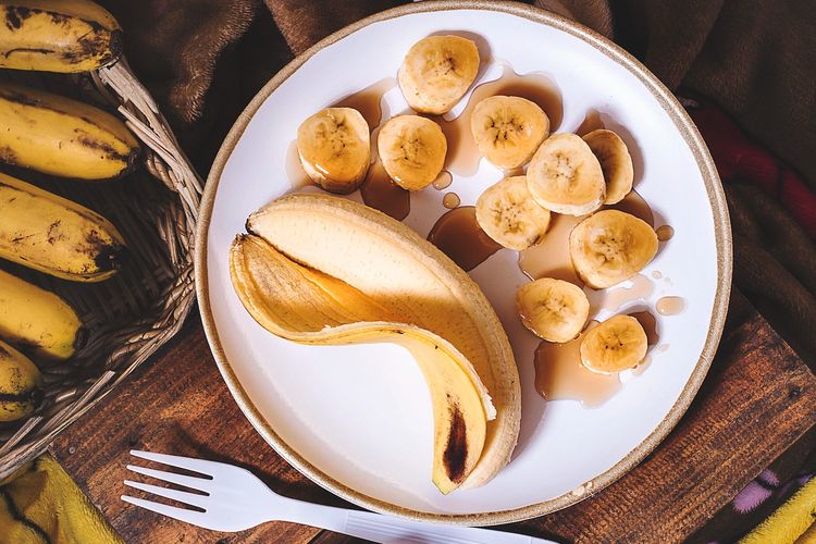 Saat diare melanda, pilih makanan yang tepat seperti pisang, nasi putih, dan yogurt probiotik agar cepat pulih tanpa bikin perut makin tidak nyaman.