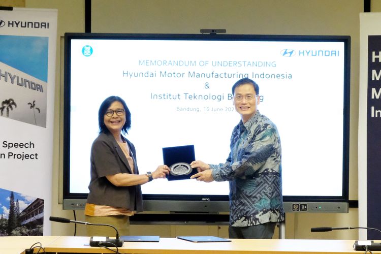 PT Hyundai Motor Manufacturing Indonesia (HMMI) dan Institut Teknologi Bandung (ITB) bekerjasama untuk melakukan riset Pengenalan Suara untuk Bahasa Indonesia.