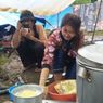 Korban Gempa Cianjur Sembelit karena Banyak Makan Mi Instan, Minta Dikirim Sayur dan Buah