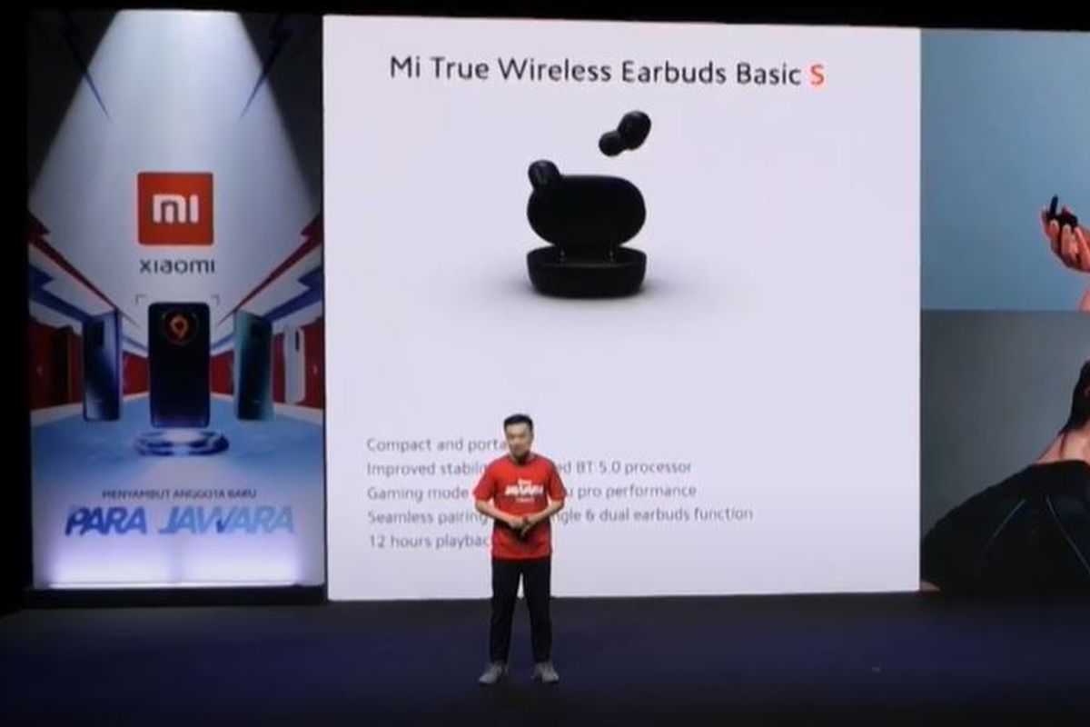 Country Director Xiaomi Indonesia, Alvin Tse, meresmikan Mi True Wireless Earbuds Basic S di Indonesia.