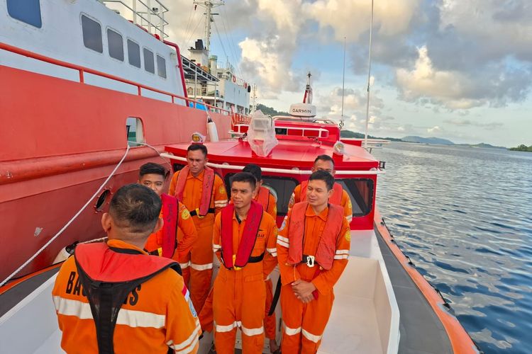 Kapal KM Anaya Terbakar di Laut Maluku, 4 ABK Alami Luka Bakar, Basarnas Lakukan Medevac