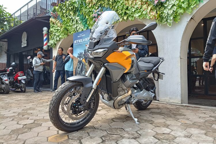 Moto Guzzi Stelvio, motor petualang V-Twin unik yang harganya Rp 850 juta