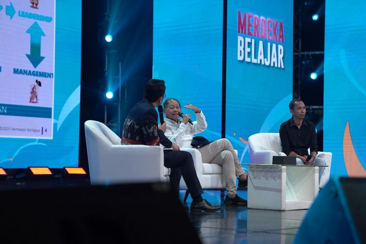 Founder and Chairman MarkPlus, Inc. Hermawan Kartajaya menjadi narasumber dalam acara Vokasifest x Festival Kampus Merdeka (FKM) 2023 di Jakarta, pada Senin (11/12/2023).